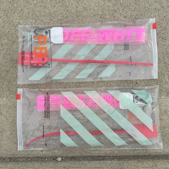 Off-White keychain/lanyard - Picture 1 of 1